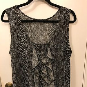 3/$10 GUC Black and white sleeveless blouse